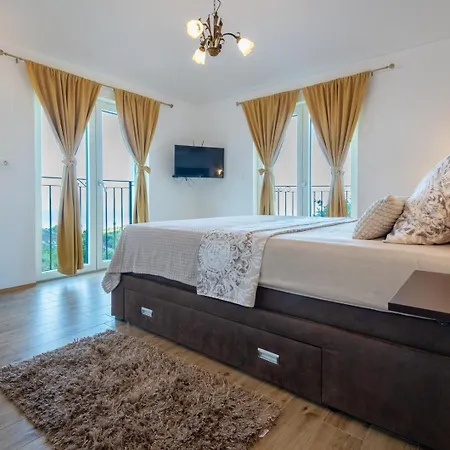 Beautiful Libero With A Pool Jacuzzi Sauna Villa Makarska