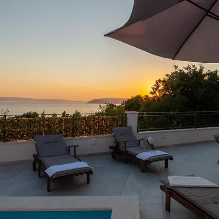 Beautiful Libero With A Pool Jacuzzi Sauna Villa Makarska